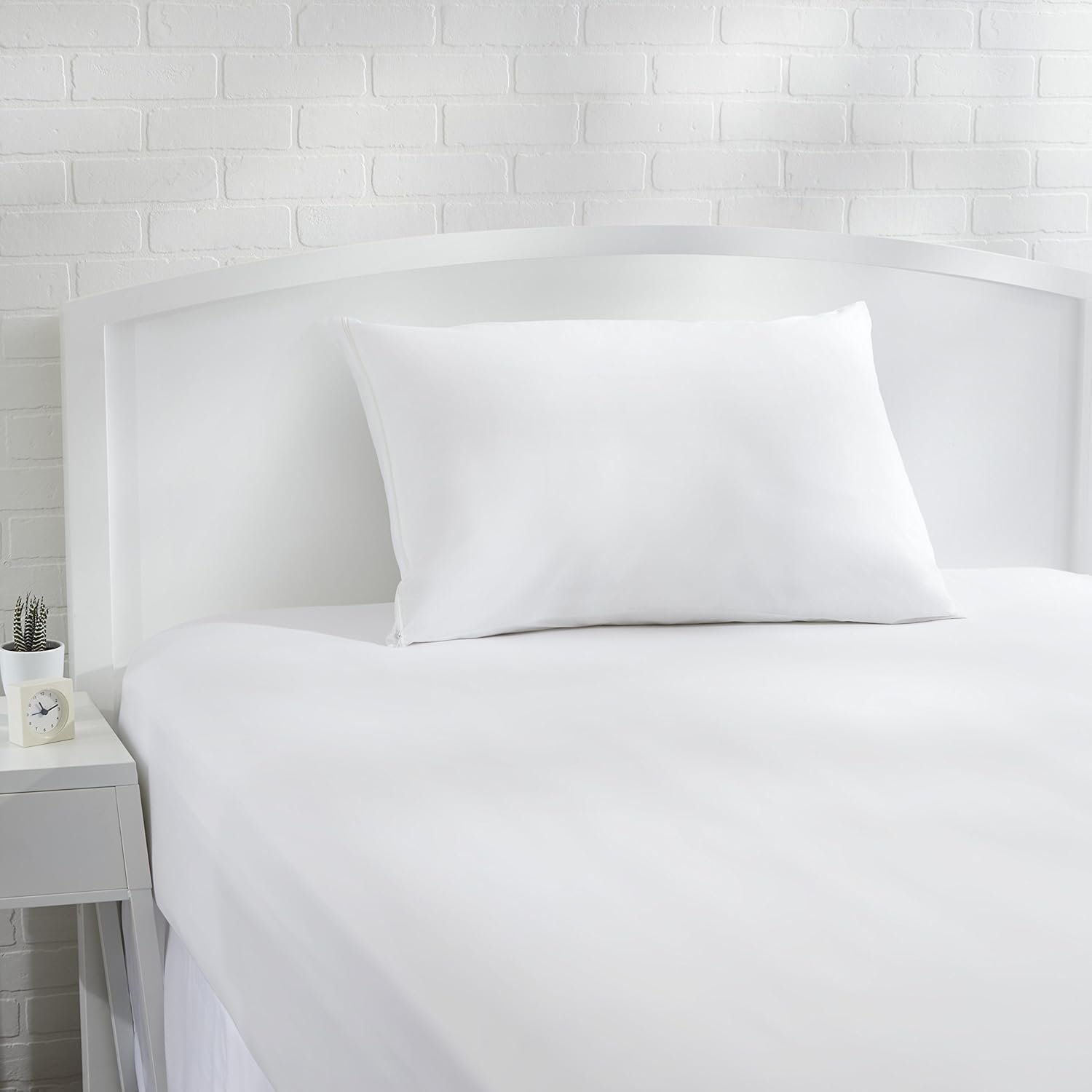 Queen Pillow Protector with Zipper, 100% Cotton Hypoallergenic, Machine Washable, White, 31 x 21 Inches, Pillows Not Included